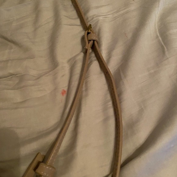 Target  adjustable strap purse beige in color - Picture 4 of 15